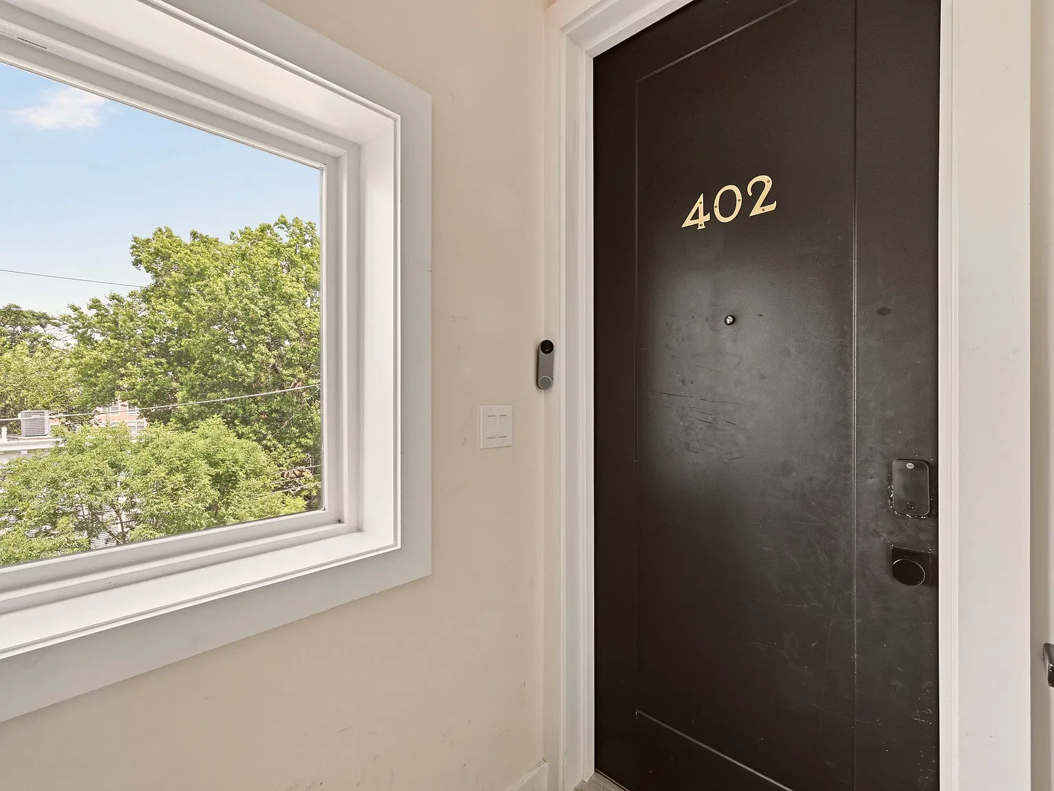 4 bed, 1971 sqft, $5,500 — Photo 2