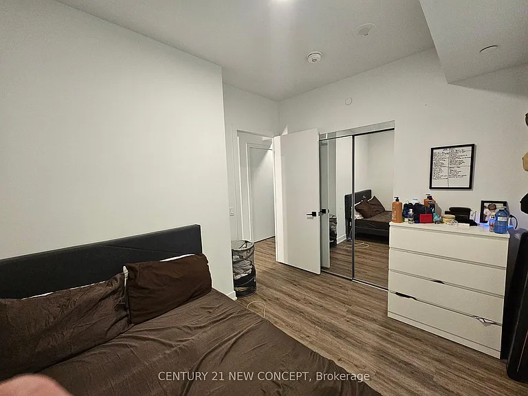 327 King St W #1502 — Photo 11