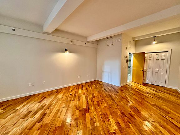 4th image of 29-28 41st Ave #405
