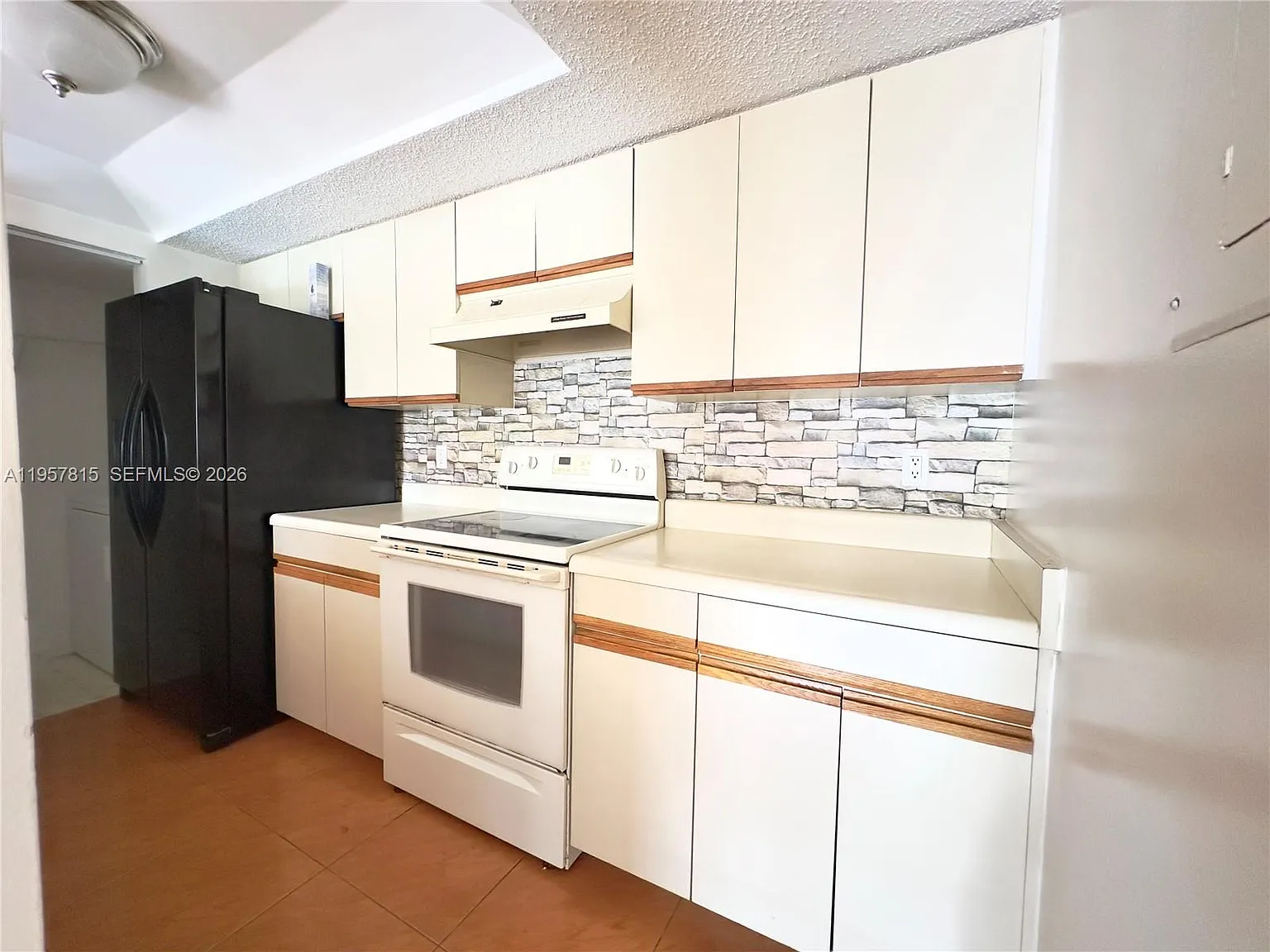 2 bed, 1275 sqft, $2,450 — Photo 1