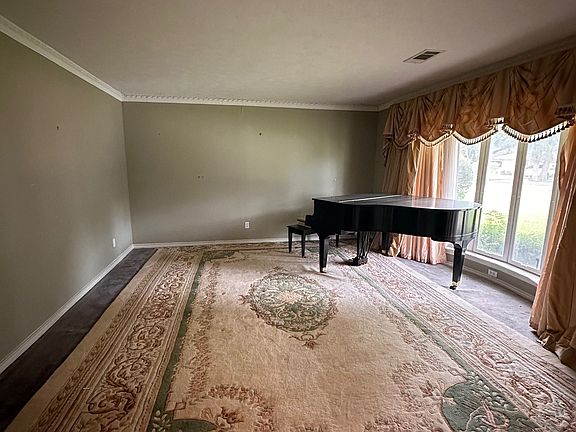 5th image of 3443 Whirlaway Rd
