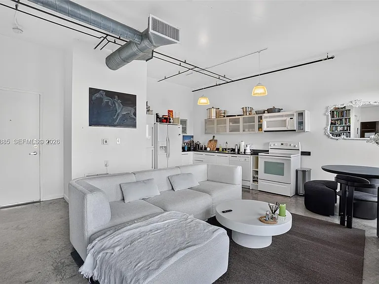 10 SW South River Dr #1005 — Photo 7