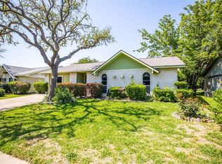 618 Country Ln, Grand Prairie, TX 75052