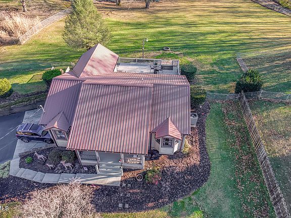 5th image of 155 Horseshoe Dr