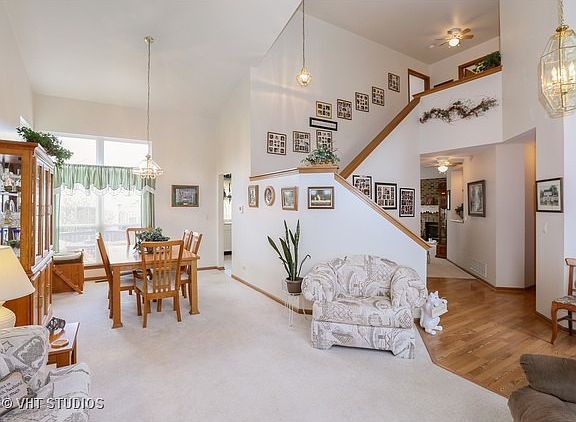 3rd image of 6 Sweetwater Ct