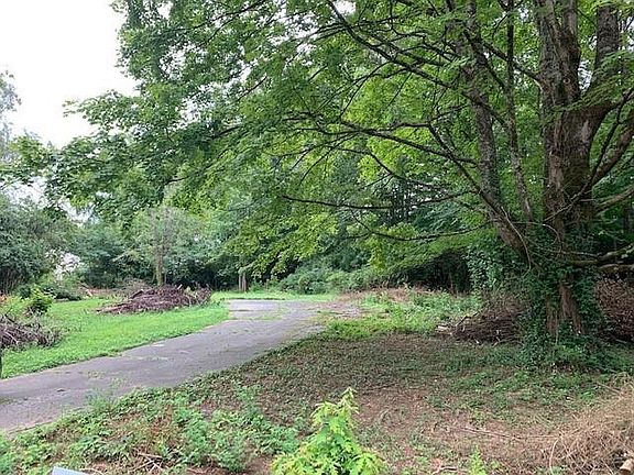 5th image of 1071 Pineola Ln