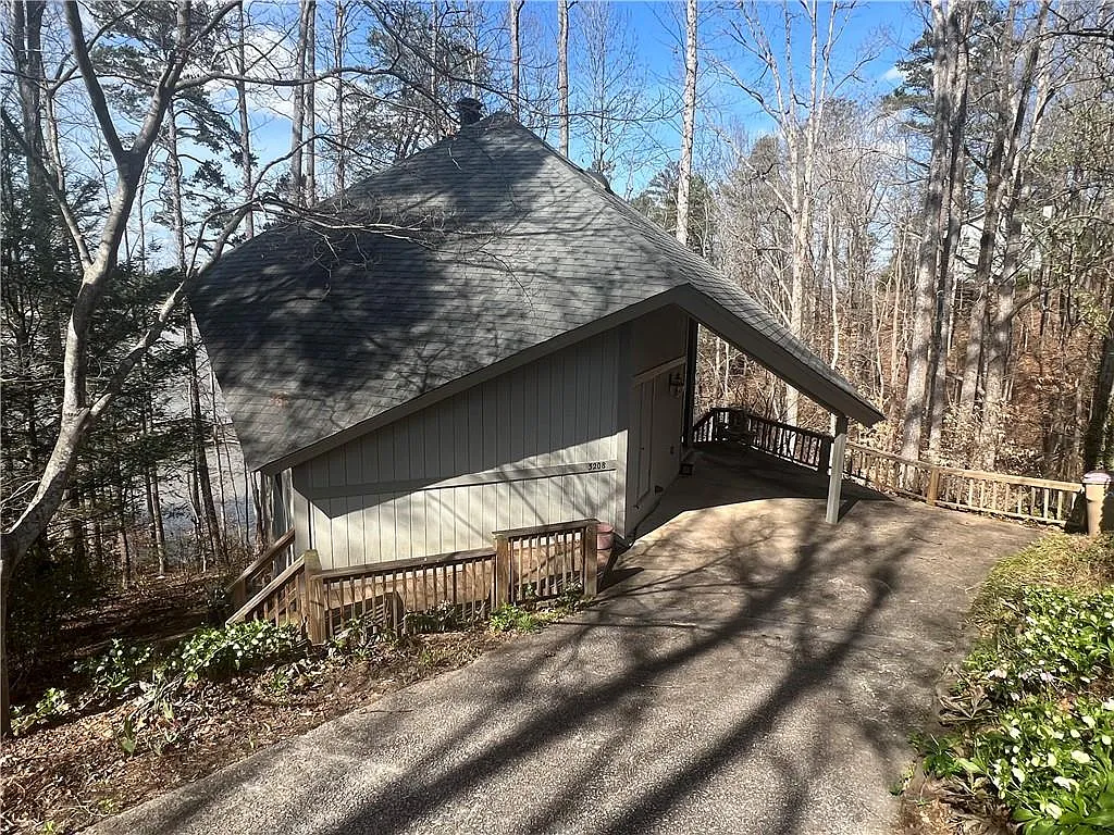 Photo 1 of 11 - 3208 Lake Road Cir - Gainesville, GA Primary Photo - 3208 Lake Road Cir