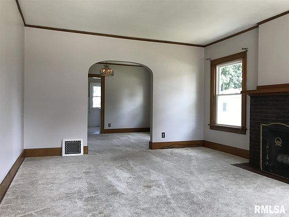 4th image of 385 Hawkinson Ave