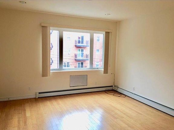 3rd image of 7150 160th St