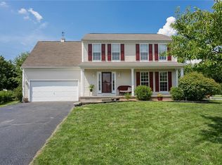 1112 Belmont Dr, Farmington, NY 14425