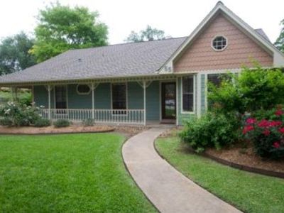 55 Royal Oak Ct, Lake Jackson, TX, 77566