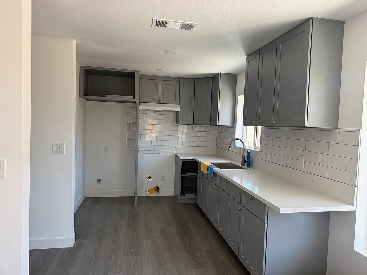 Photo 2 of 11 - 37863 11th St E #B - Palmdale, CA Building Photo - 37863 11th St E #B