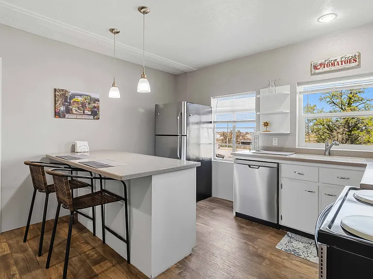 2625 W South Slope Rd — Photo 19