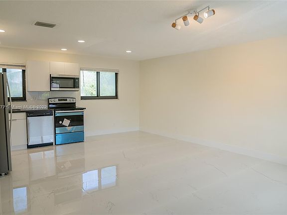 3rd image of 615 NE 26th St APT 6