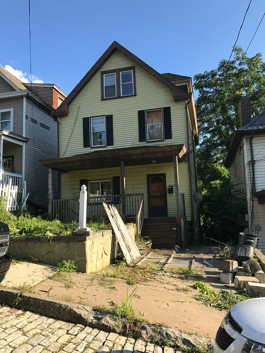 216 Capital Ave photo 1