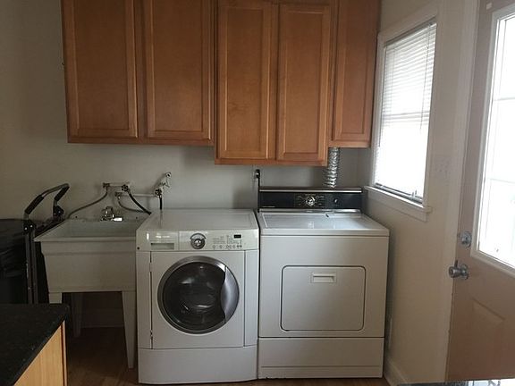 4th image of 8836 S Sproat Ave