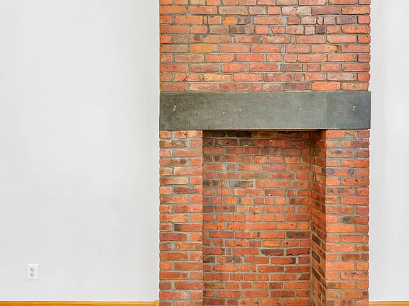 3rd image of 621 Manhattan Ave #2B