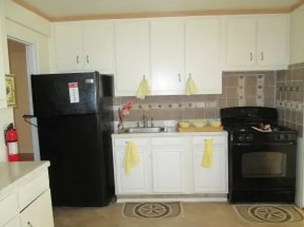 3090 Voorhies Avenue image 1 of 5