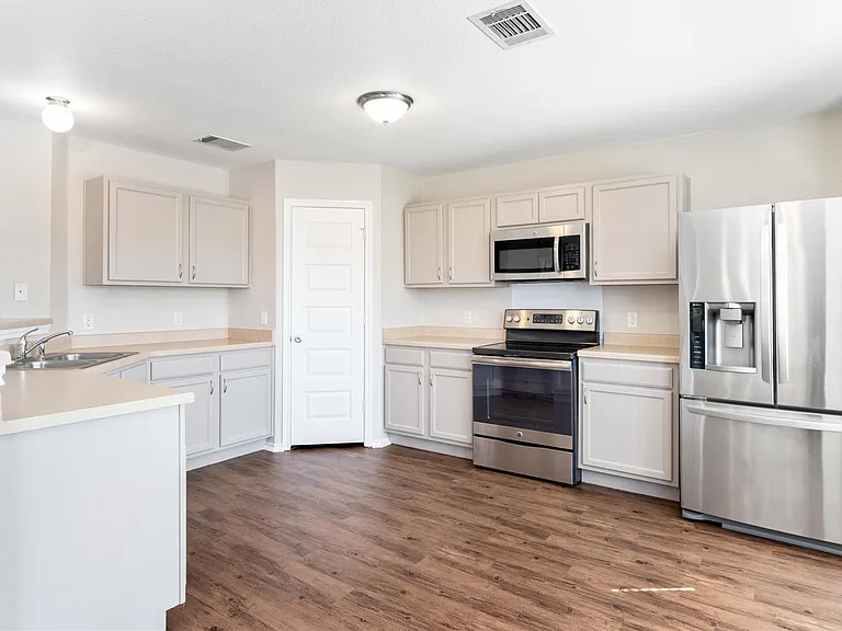 219 Almquist St — Photo 12