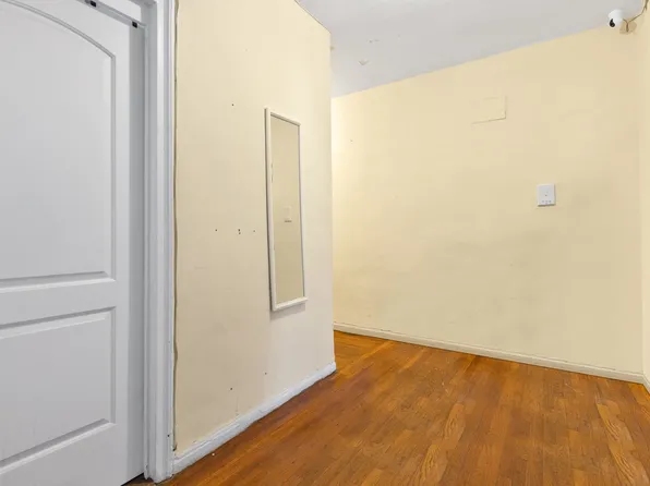 3111 Brighton 1st Place image 5 of 21