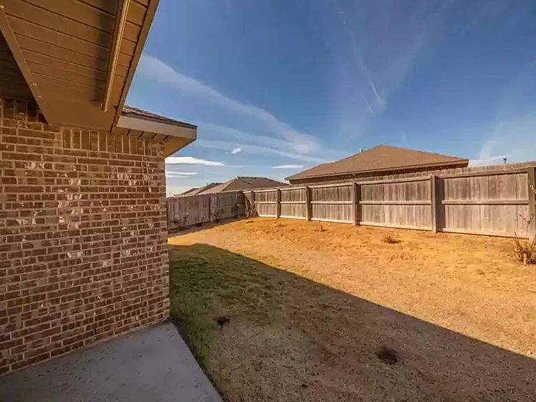 6911 Corral Dr — Photo 7