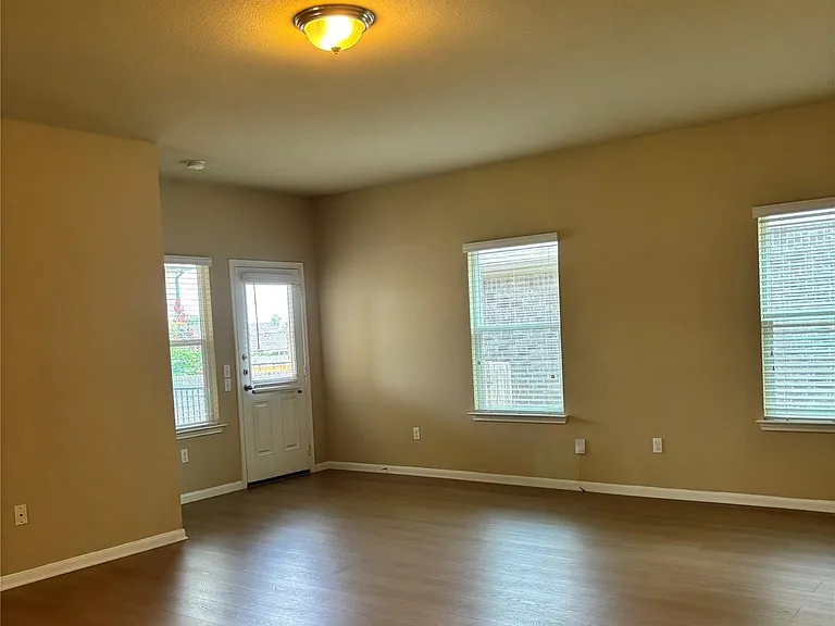 1602 Atlas Rd — Photo 3