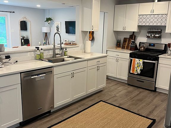 2nd image of 2022 Edgar Ct