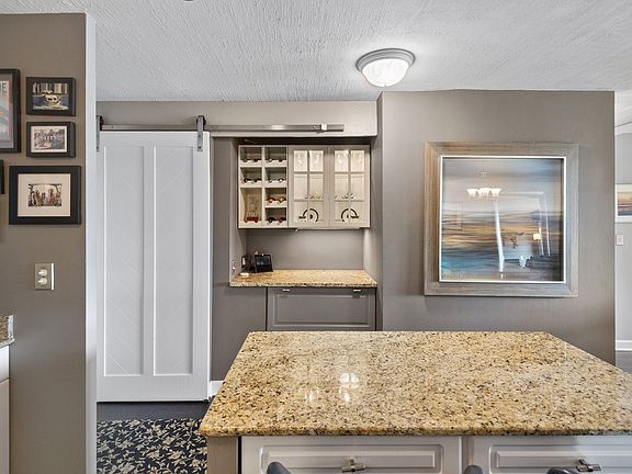 5th image of 1960 N Lincoln Park West Ave #1206
