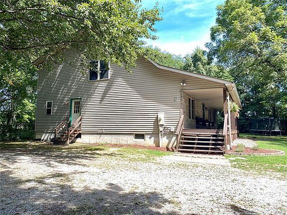 3rd image of 802 Creekwood Ln