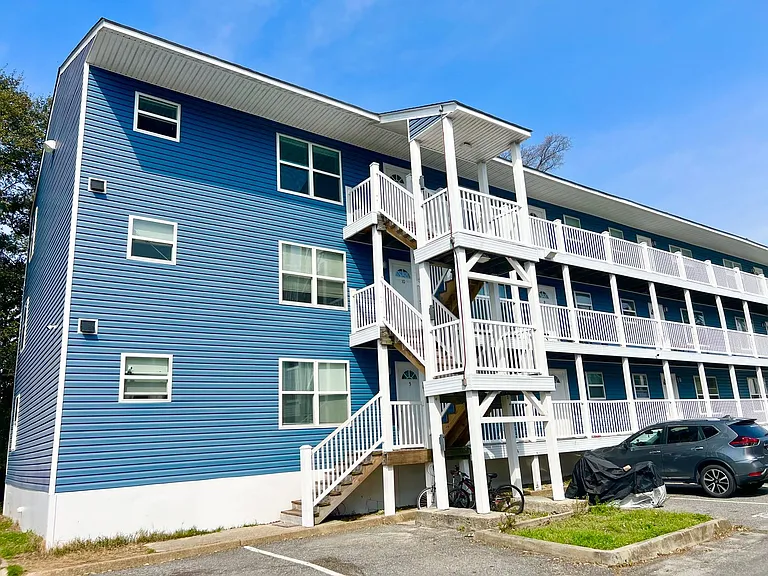 Pelican Dock Apartments — Photo 51