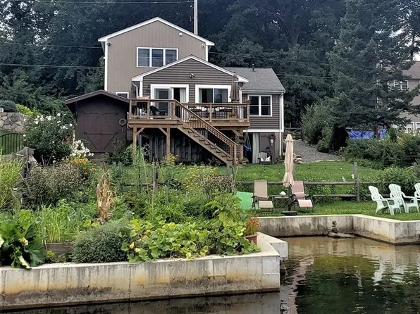 249 Lakeshore Dr, Marlborough, MA 01752