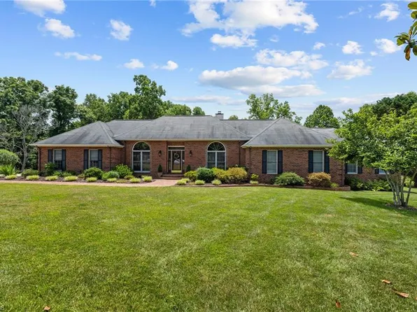 2609 Farmpond Ct, Haw River, NC 27258