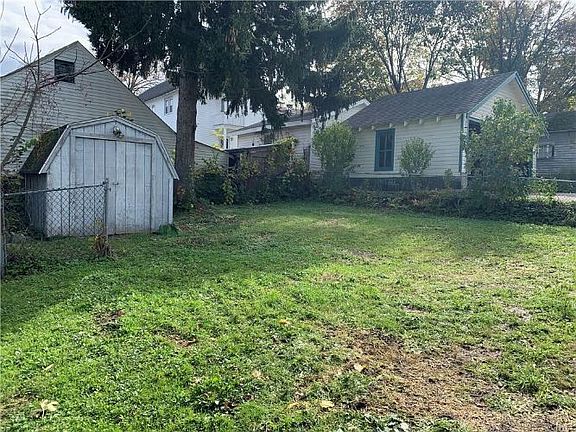 3rd image of 1673 Dudley Ave