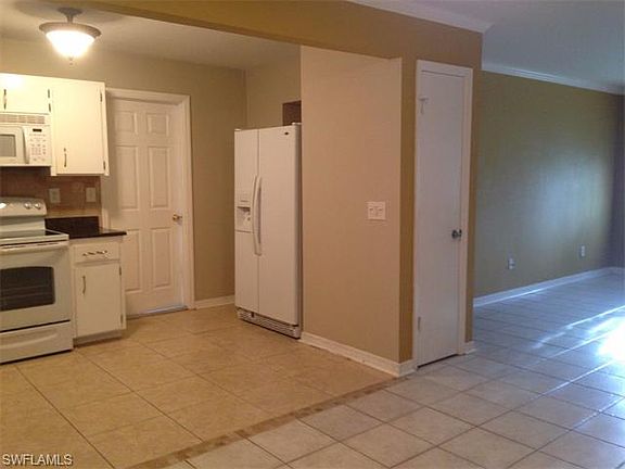 4th image of 460 E Valley Dr