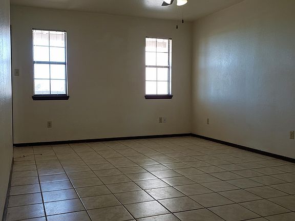 2nd image of 1523 Sacramento St