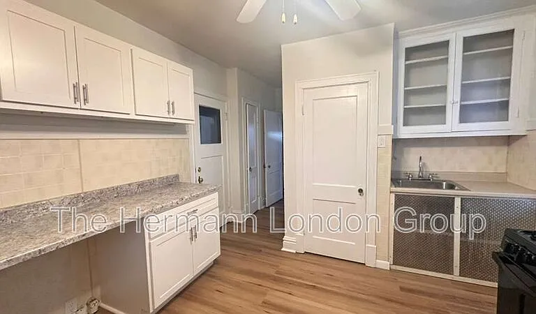 5042 Pernod Ave #2F — Photo 9
