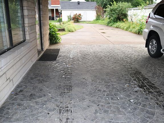 3rd image of 2112 York Dr