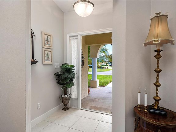 4th image of 756 NE Jordan Terrace