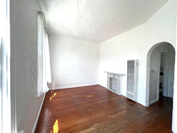 2nd image of 502.5 Broderick St
