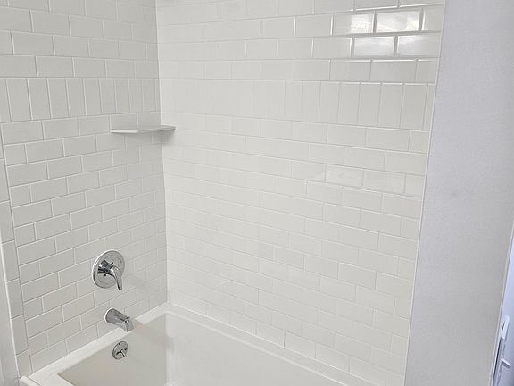 5th image of 2042 Bailey Ave APT 2