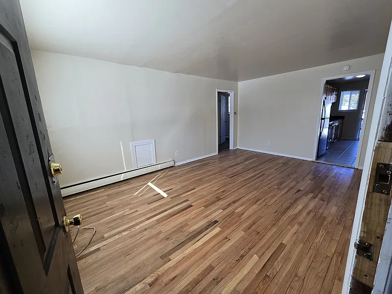 3210 Ellwood Ave — Photo 5