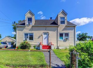 11 Dalton Rd, Bay Shore, NY 11706