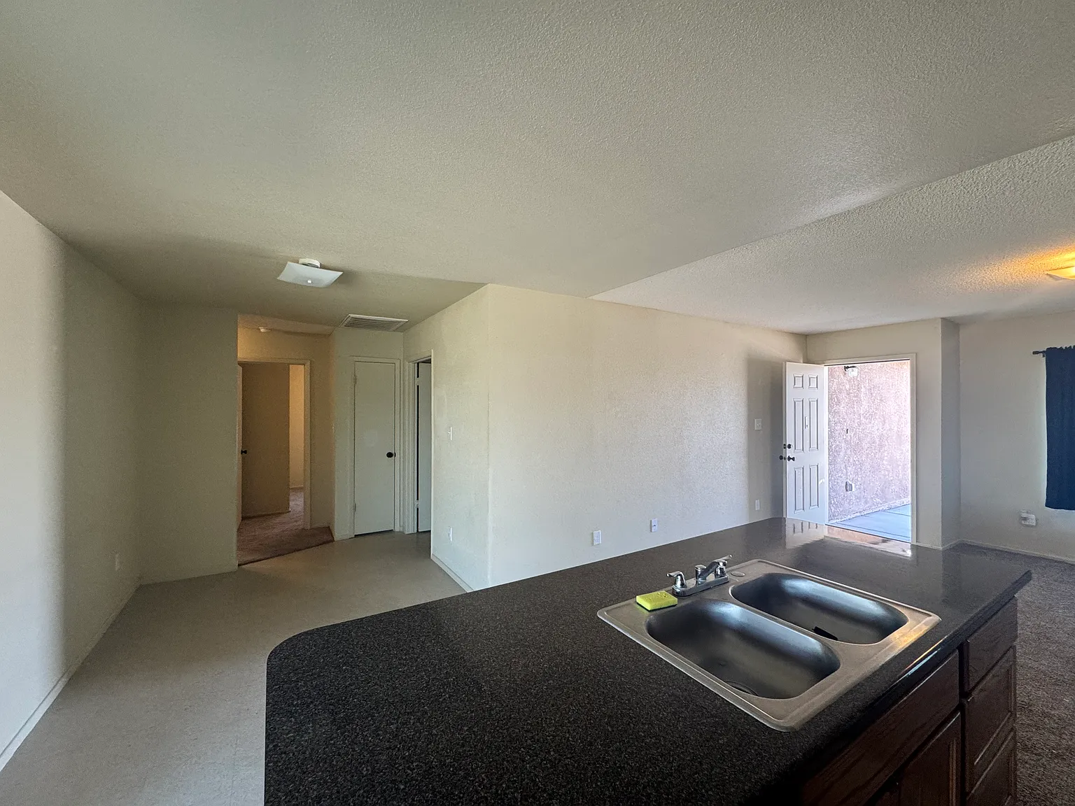 3 bed, 1070 sqft, $1,550 — Photo 3