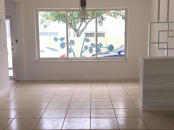 4th image of 812 NE 90th St APT 1
