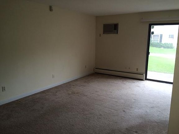5th image of 818 Old Settlers Trl APT 3