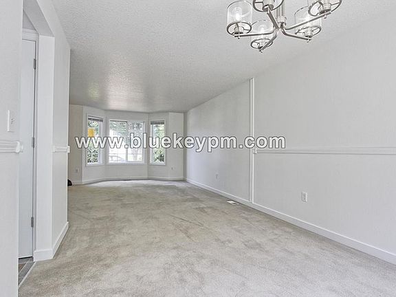 3rd image of 12711 NE 101st St