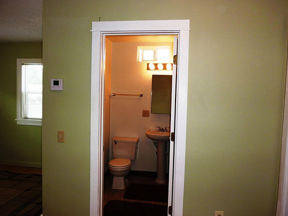 5th image of 7530 SE Overland St