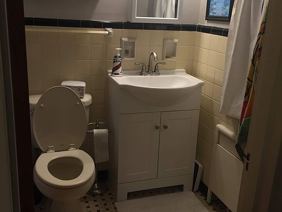 3rd image of 1932 Lehigh Ave #4