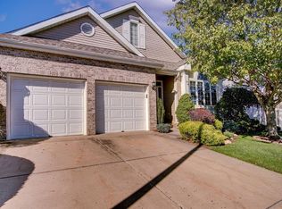 7 London Dr, Monroe Township, NJ 08831