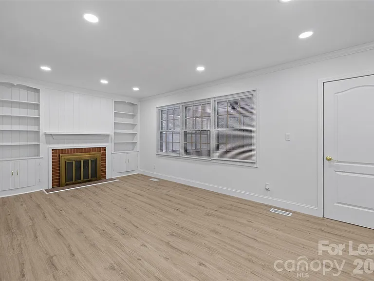 631 Townsend Ave — Photo 11